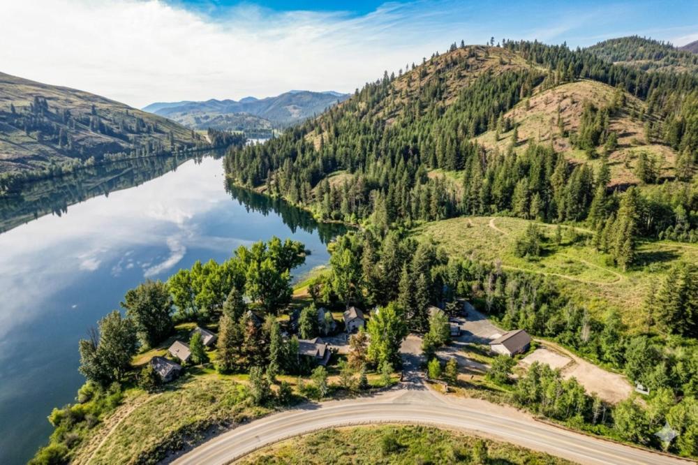 Sun Mountain Lodge